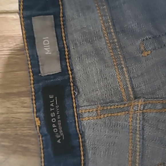 Distressed Frayed and Worn - Picture 4 of 7